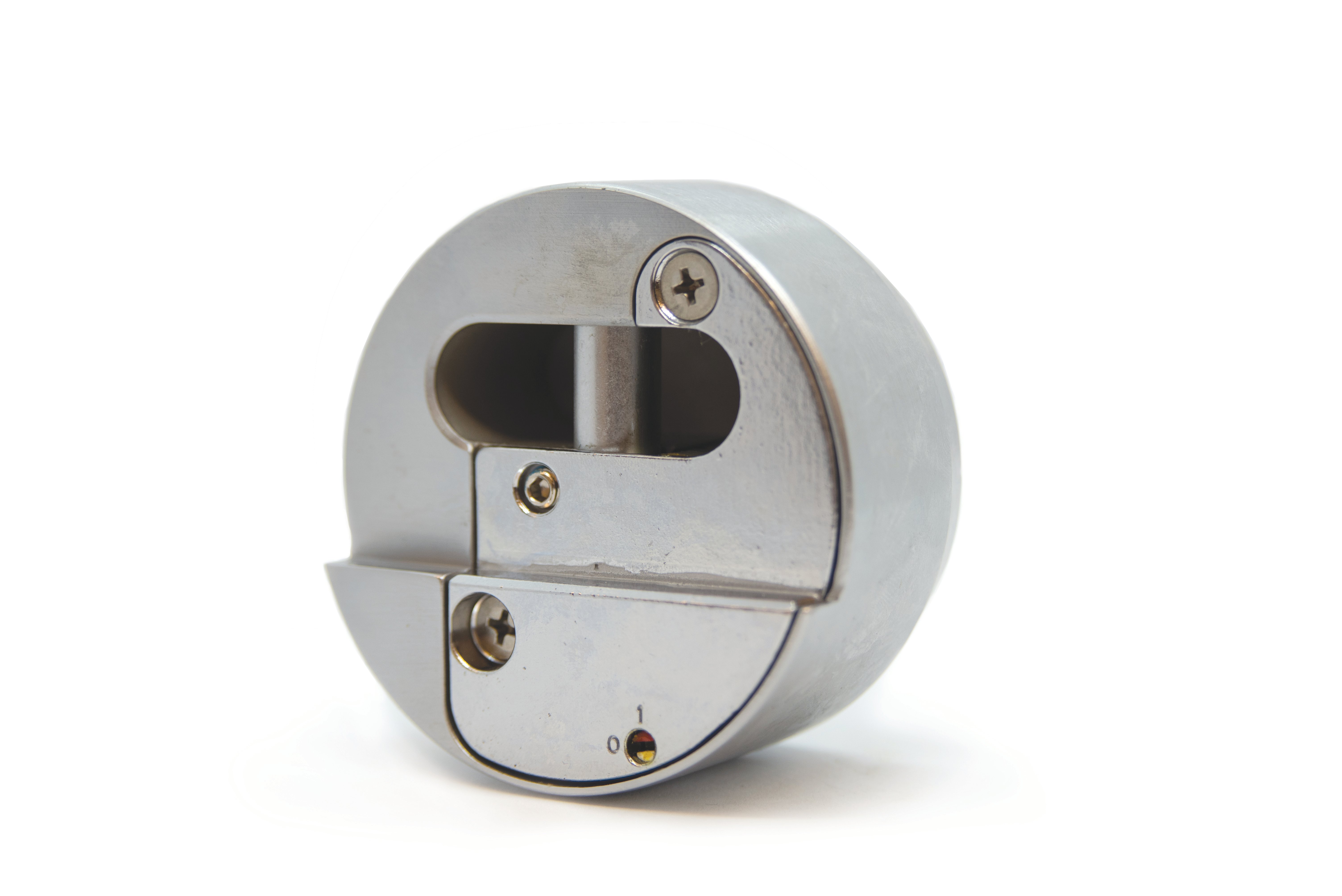 930 Series Puck Locks
